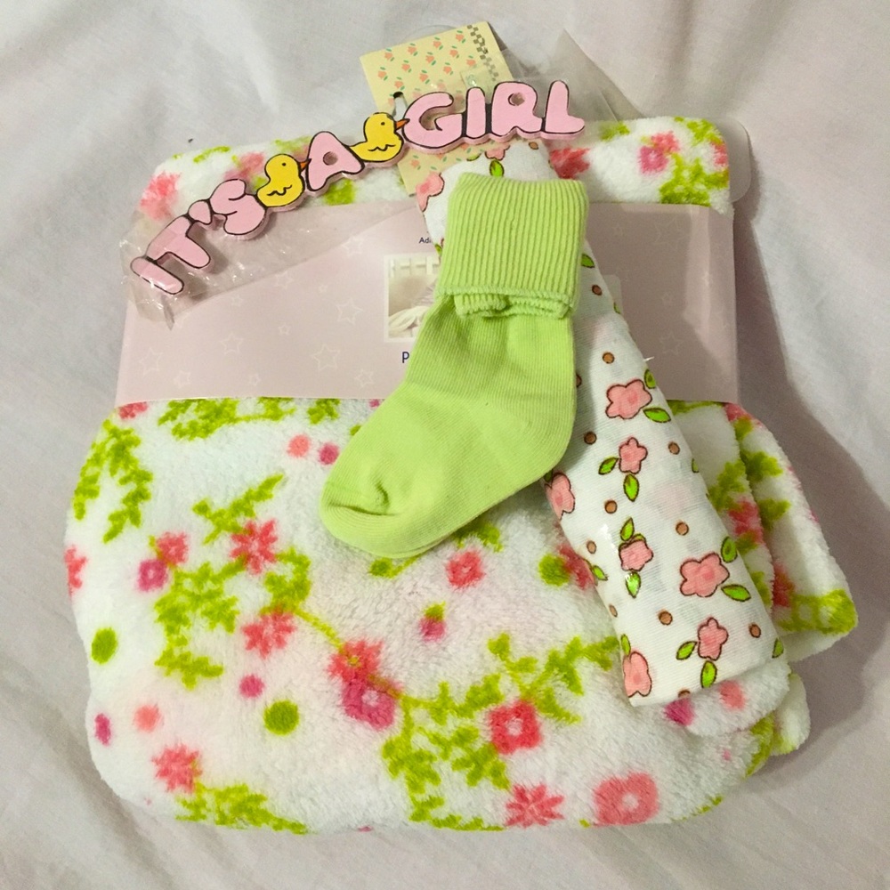 It’s a Girl throw blanket bundle